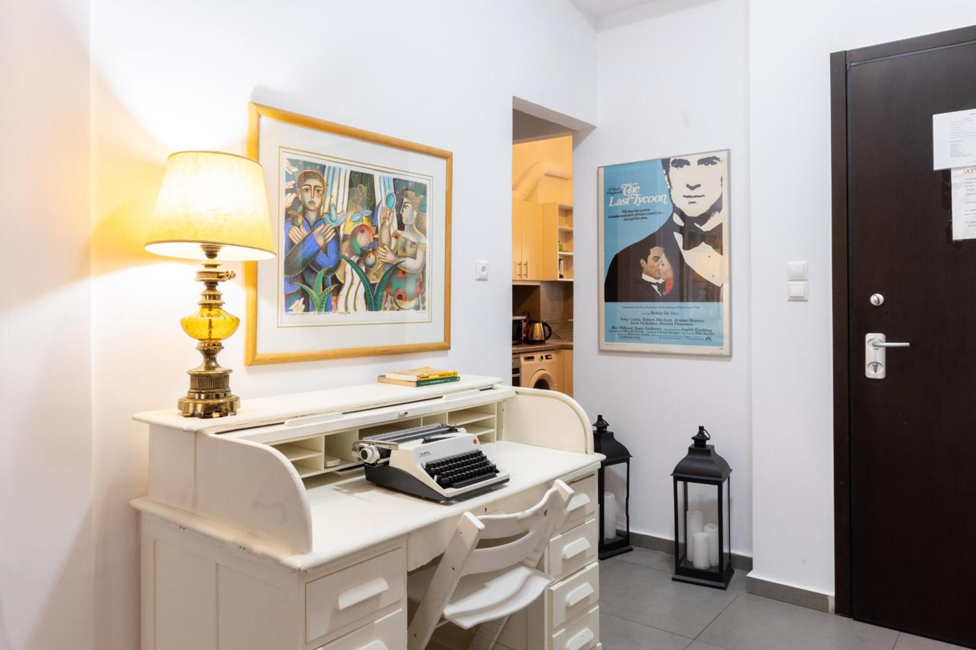 Renovated 5 Bdr House Near Acropolis - New Beds, Terrace & Green Yard Atene Esterno foto
